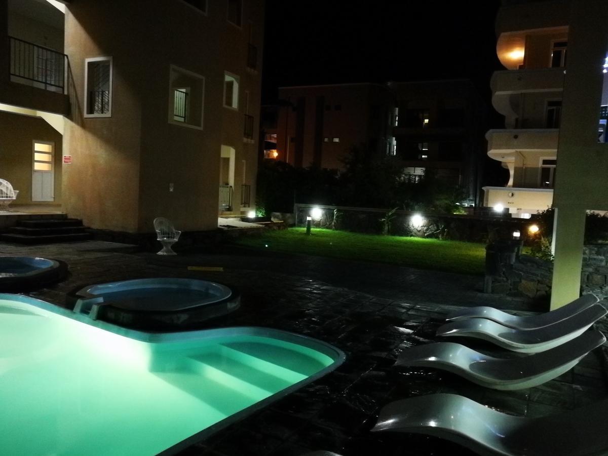 Rayon Vert Bleuphorie Beach Apartment Flic-en-Flacq Esterno foto